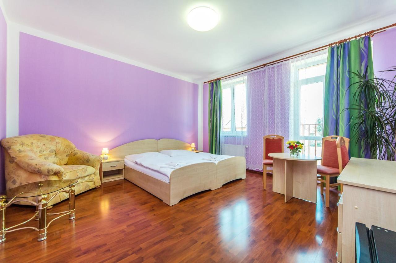 Hotel & Motorest V Udoli Zlateho Potoka Blsany Luaran gambar