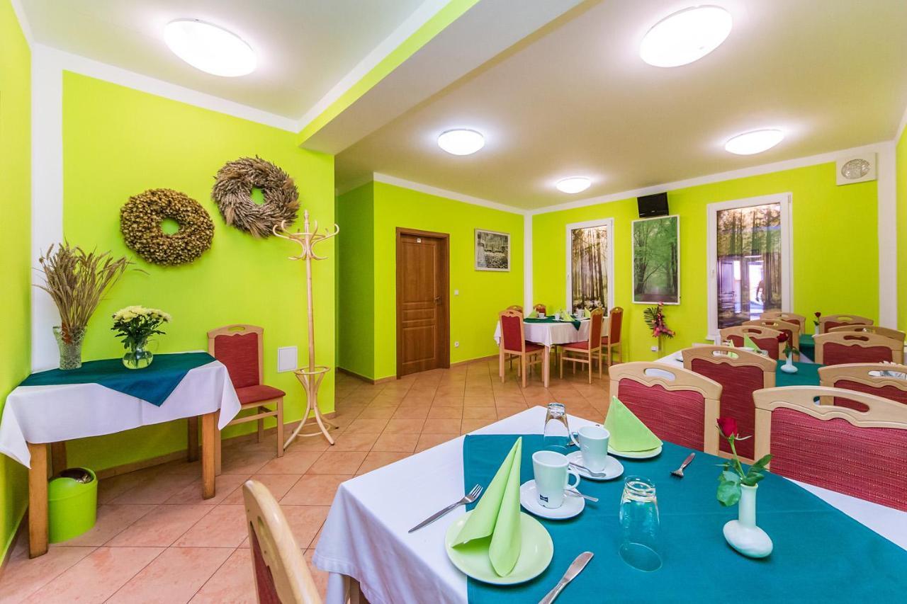 Hotel & Motorest V Udoli Zlateho Potoka Blsany Luaran gambar