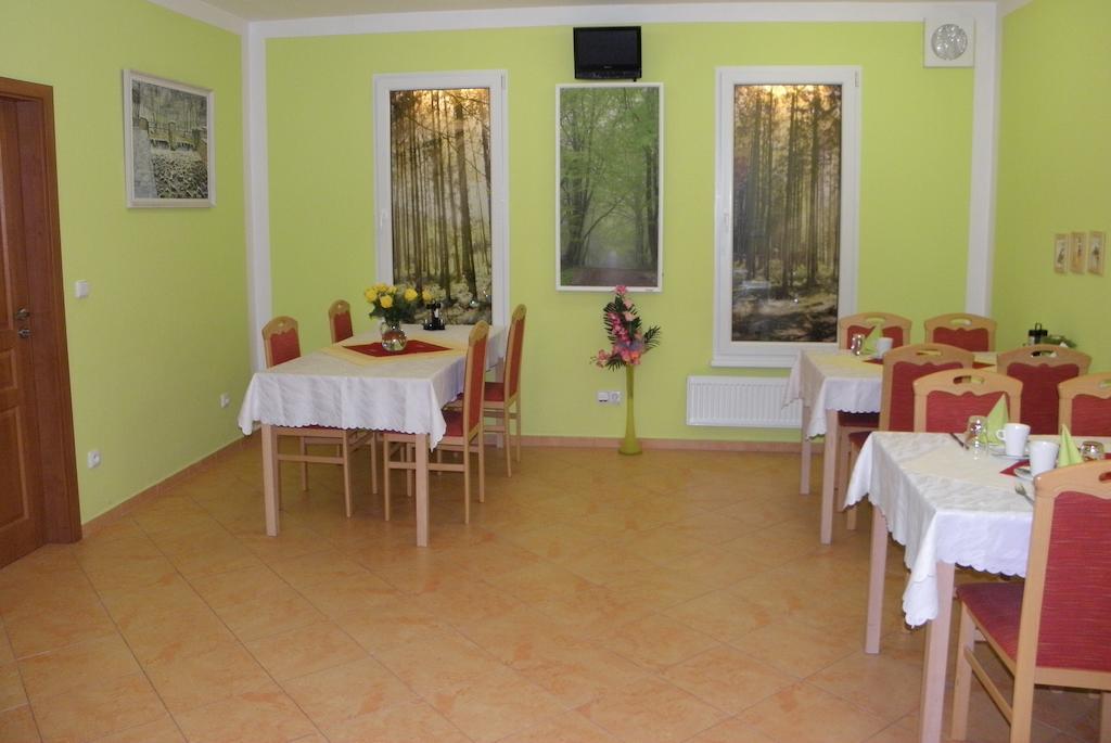 Hotel & Motorest V Udoli Zlateho Potoka Blsany Luaran gambar
