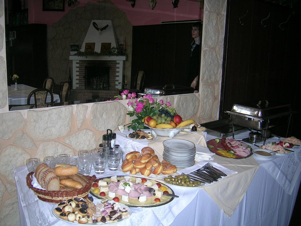Hotel & Motorest V Udoli Zlateho Potoka Blsany Luaran gambar