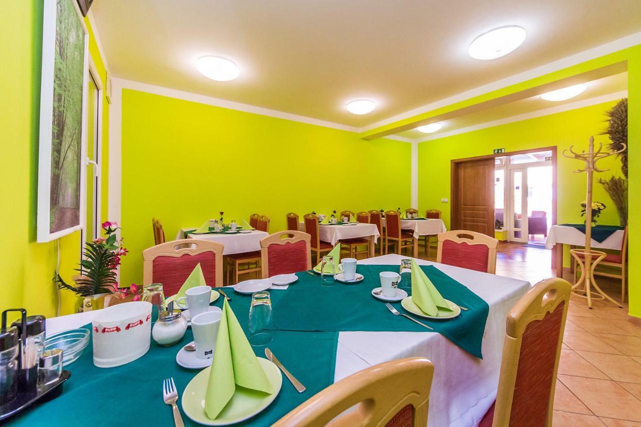 Hotel & Motorest V Udoli Zlateho Potoka Blsany Luaran gambar