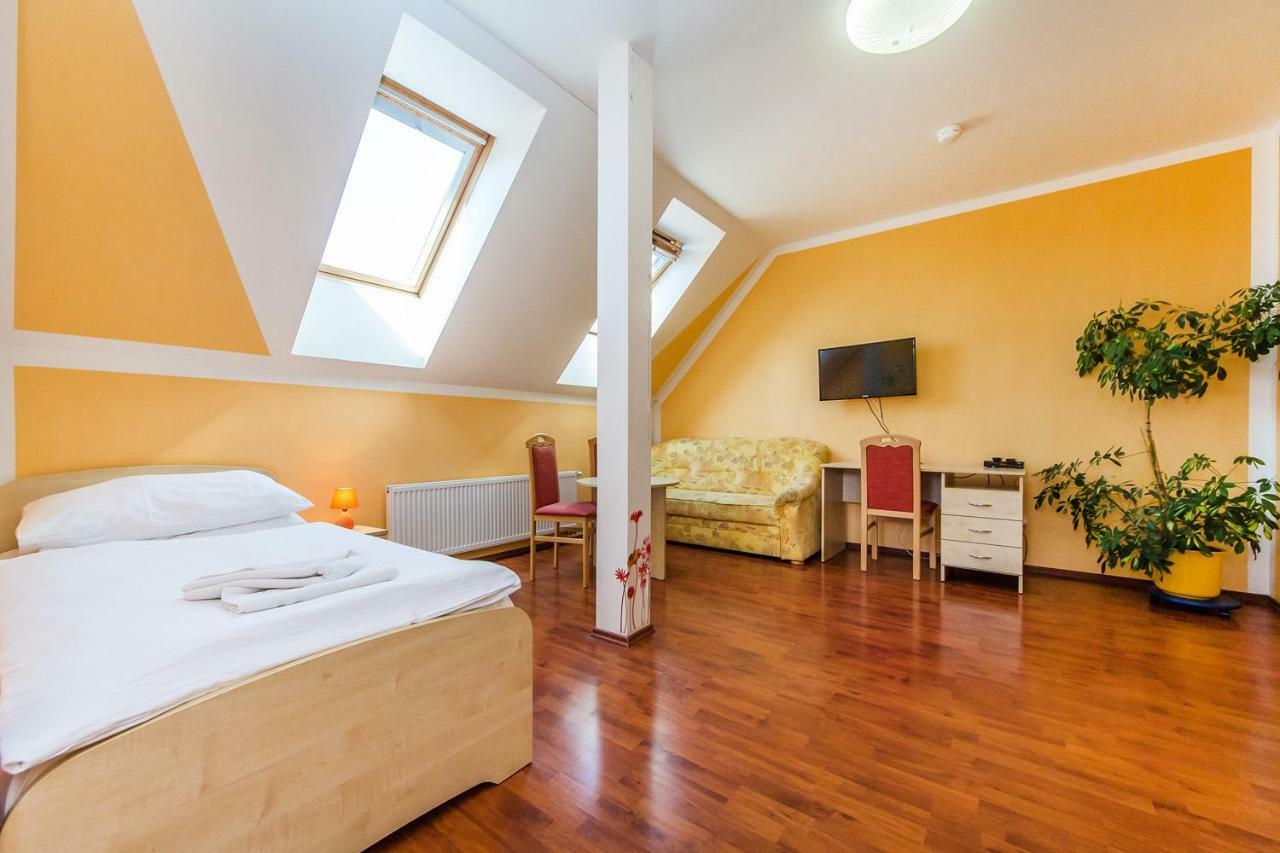 Hotel & Motorest V Udoli Zlateho Potoka Blsany Luaran gambar