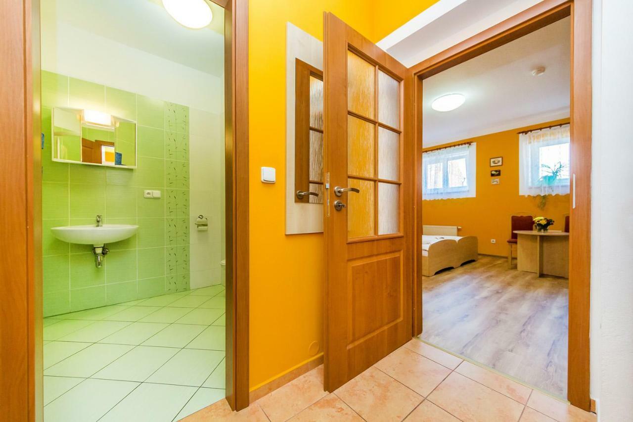 Hotel & Motorest V Udoli Zlateho Potoka Blsany Luaran gambar